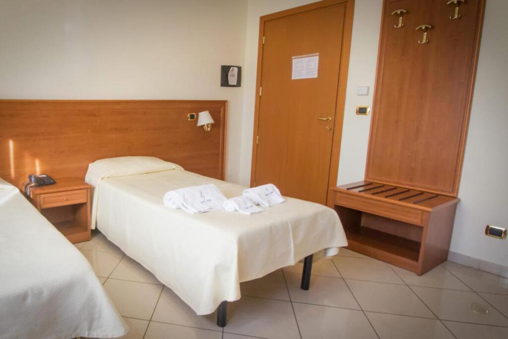 Hotel Jolly Модуньо Екстер'єр фото